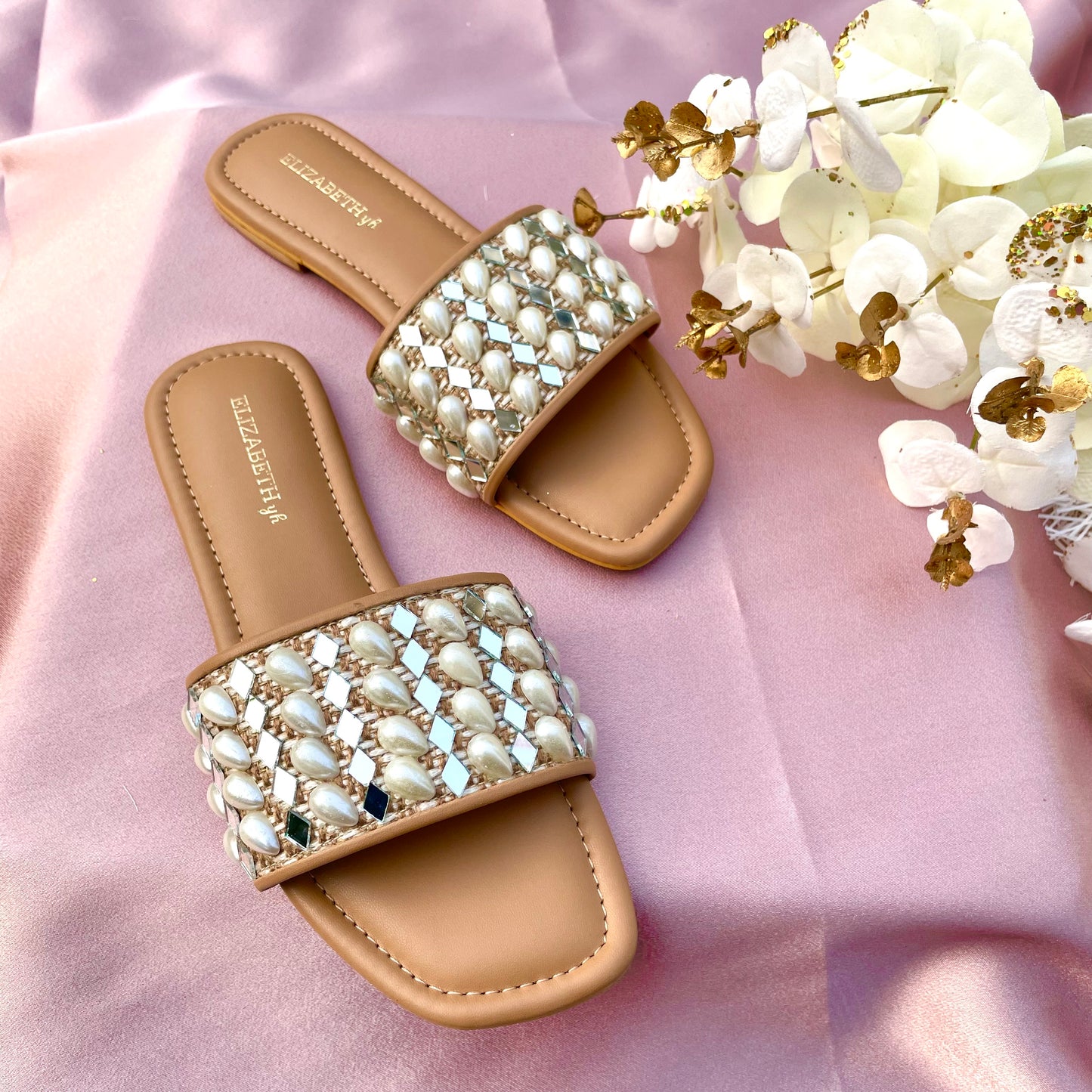 ELZ Queen’s Treat II Beige Slider