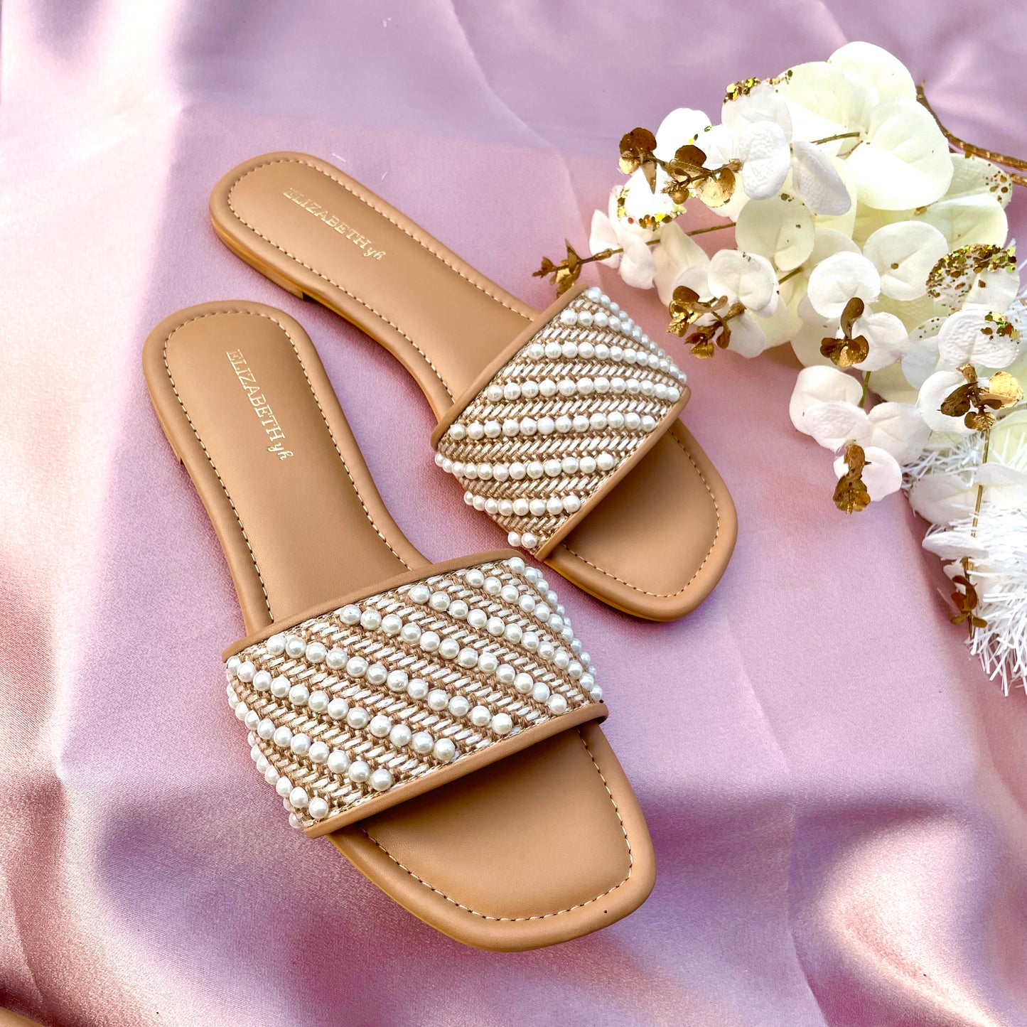 ELZ Queen’s Treat I Beige Slider